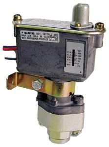 Barksdale Indicating Piston Style Pressure Switch 125-1500psi C9612-2-V-W36
