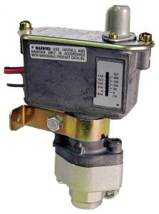 Barksdale Indicating Piston Style Pressure Switch 35-400psi TC9612-1-V-CS